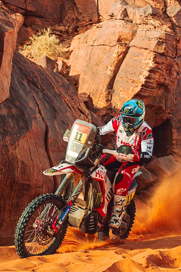 2025 Desert Motorcycle Racers Photos8