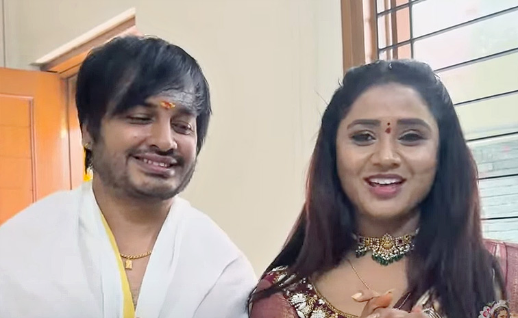 Bigg Boss Keerthi Bhat Performs Pooja With Husband Photos2