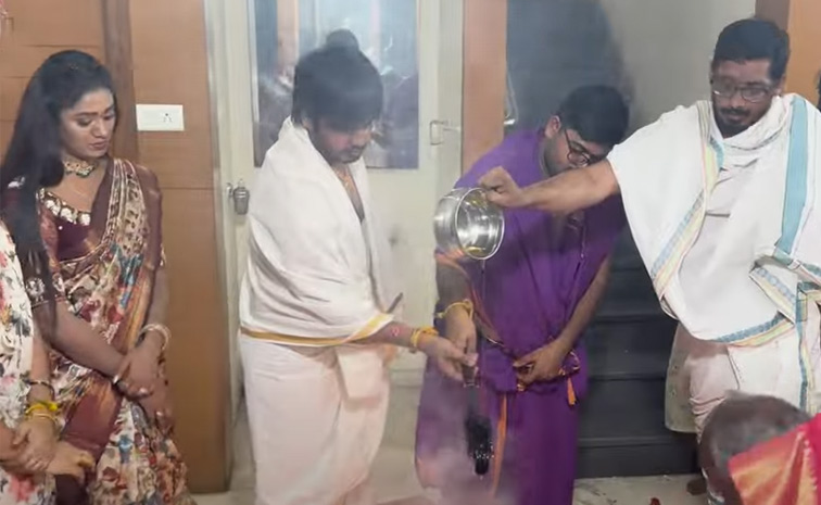 Bigg Boss Keerthi Bhat Performs Pooja With Husband Photos12