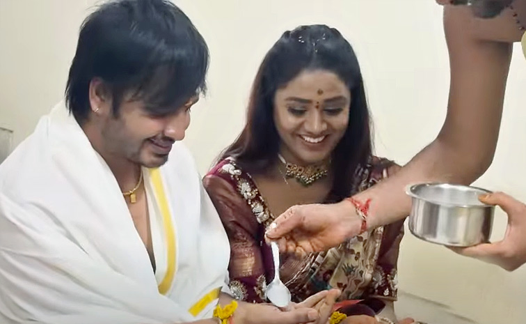 Bigg Boss Keerthi Bhat Performs Pooja With Husband Photos14