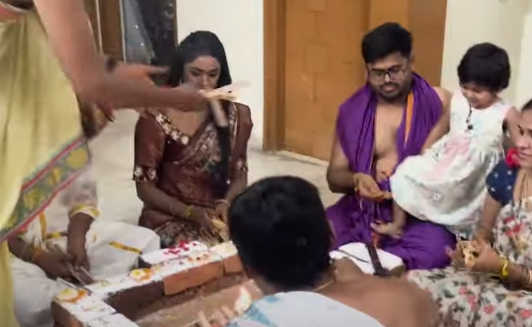 Bigg Boss Keerthi Bhat Performs Pooja With Husband Photos7