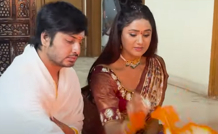 Bigg Boss Keerthi Bhat Performs Pooja With Husband Photos10