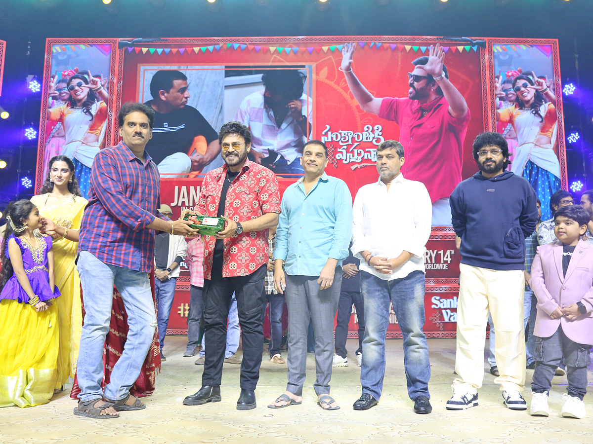 Sankranthiki Vasthunnam Movie Block Buster Musical Night Event Photos26