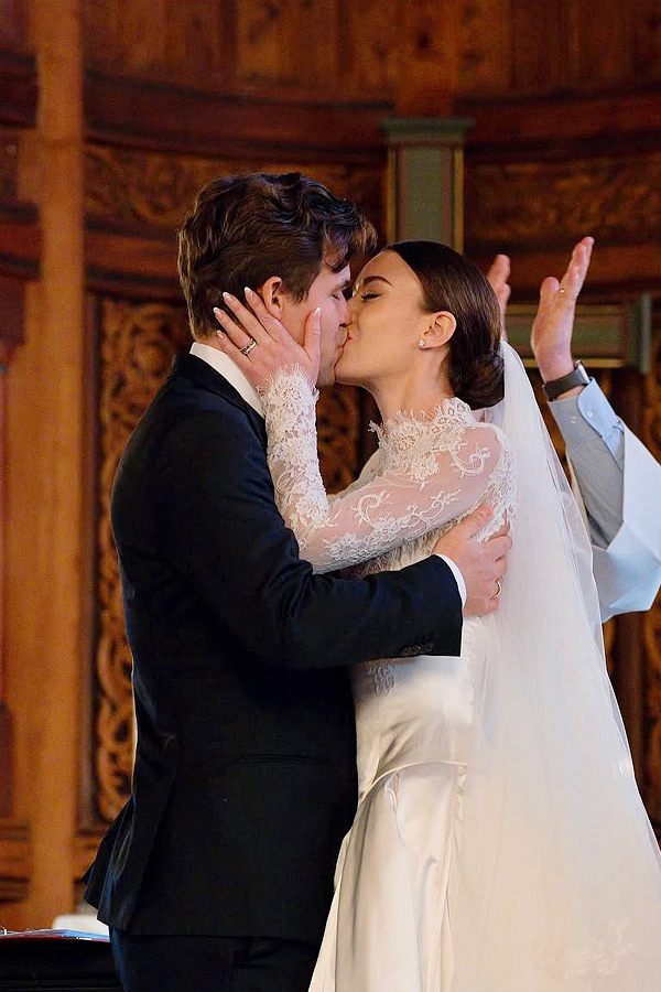 Magnus Carlsen ties the knot with girlfriend Ella Victoria Malone Photos2