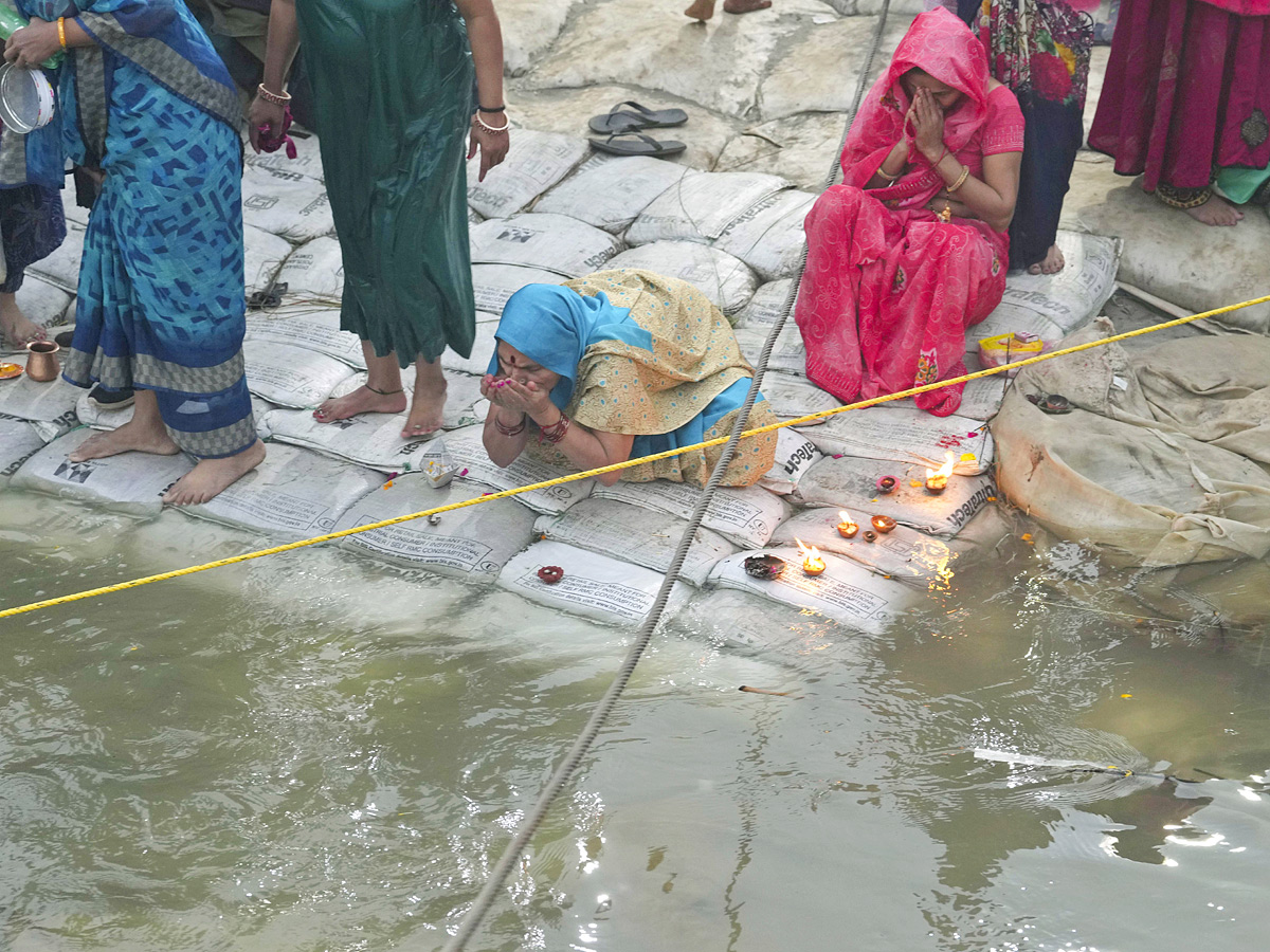 Maha Kumbh 2025 Begins in Prayagraj with Grand First Snan Photos2