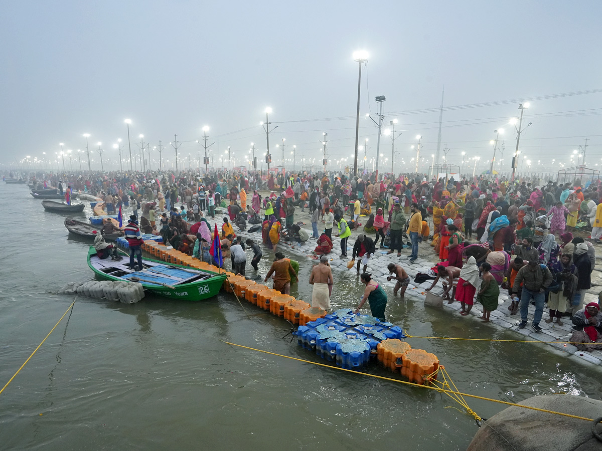 Maha Kumbh 2025 Begins in Prayagraj with Grand First Snan Photos12