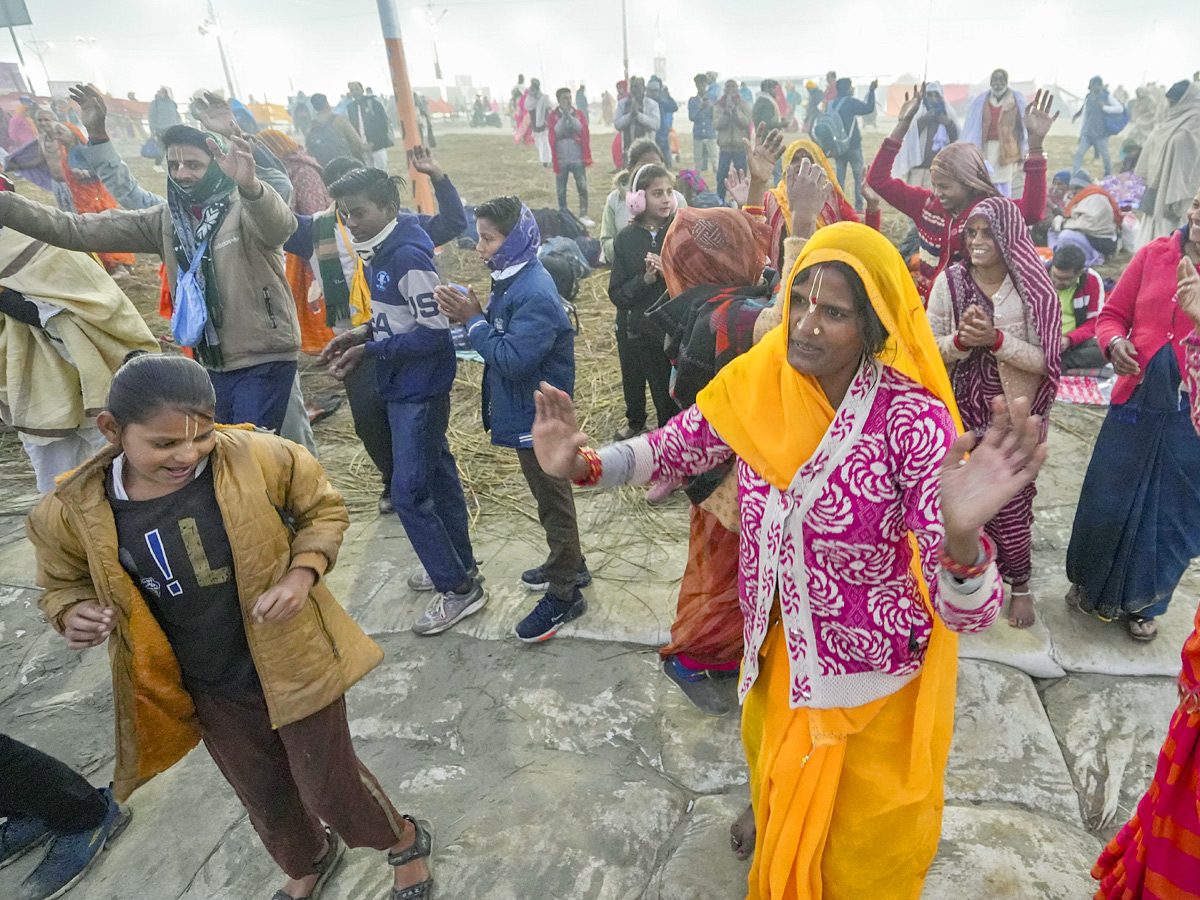 Maha Kumbh 2025 Begins in Prayagraj with Grand First Snan Photos9