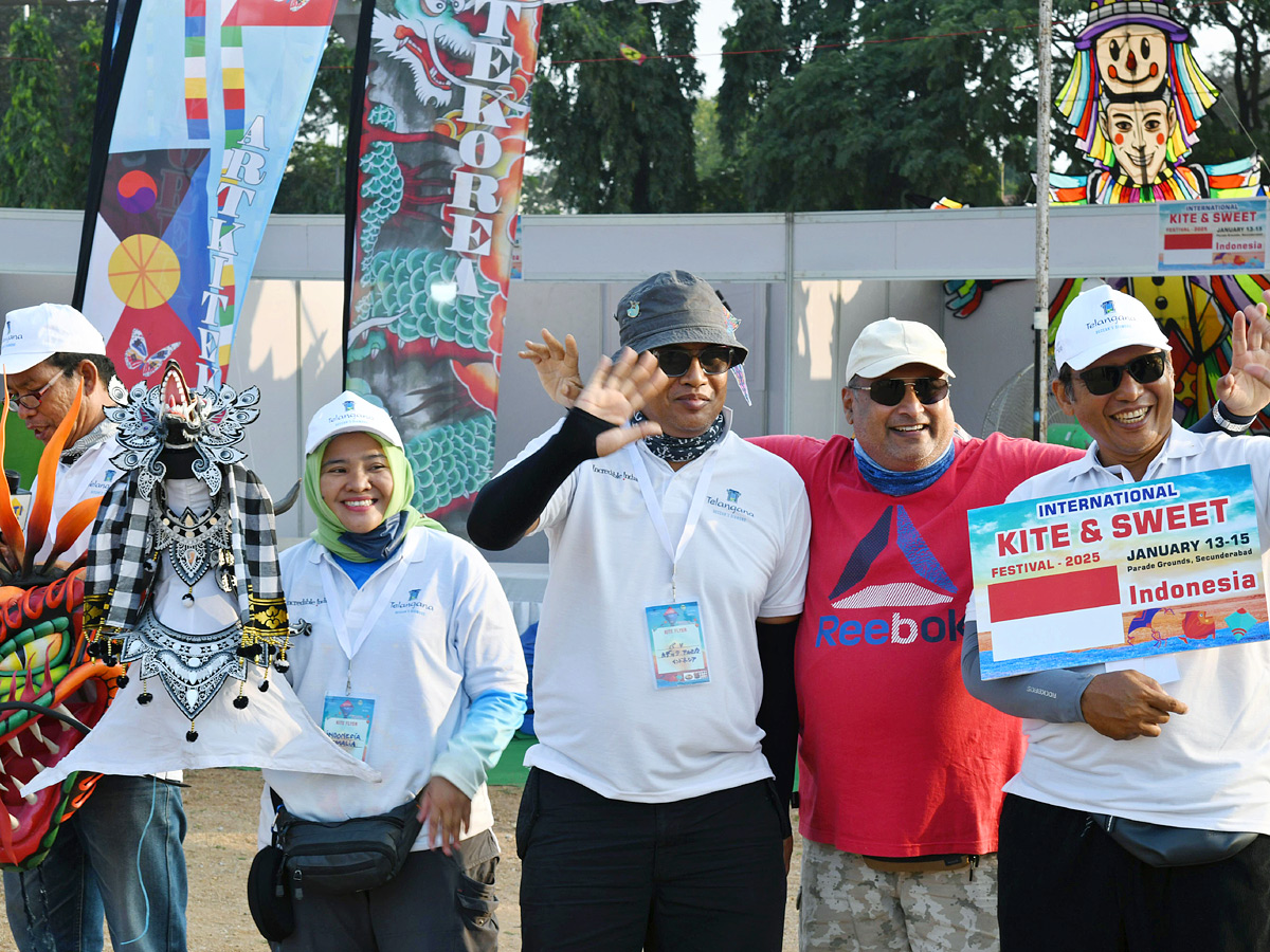 Smita Sabharwal IAS Participated International Kites Festival Parade Grounds In Hyderabad Photos14