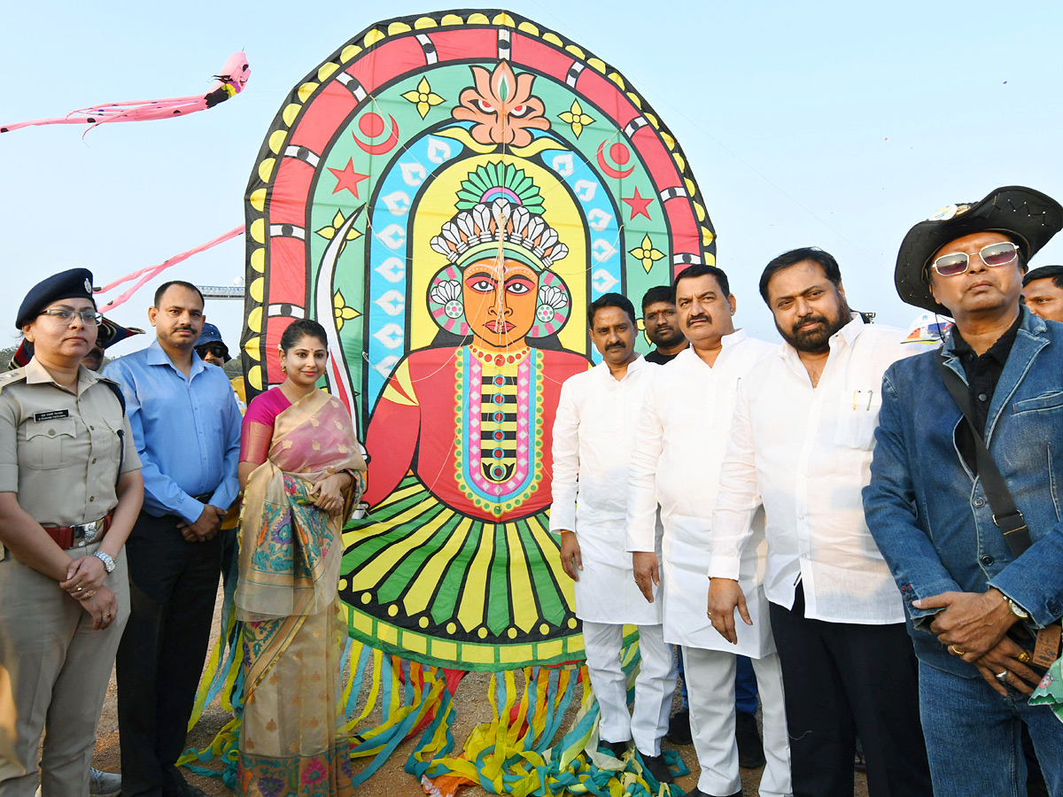 Smita Sabharwal IAS Participated International Kites Festival Parade Grounds In Hyderabad Photos2