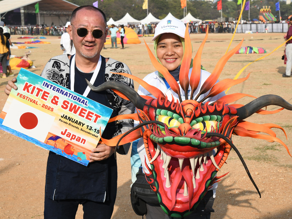 Smita Sabharwal IAS Participated International Kites Festival Parade Grounds In Hyderabad Photos22