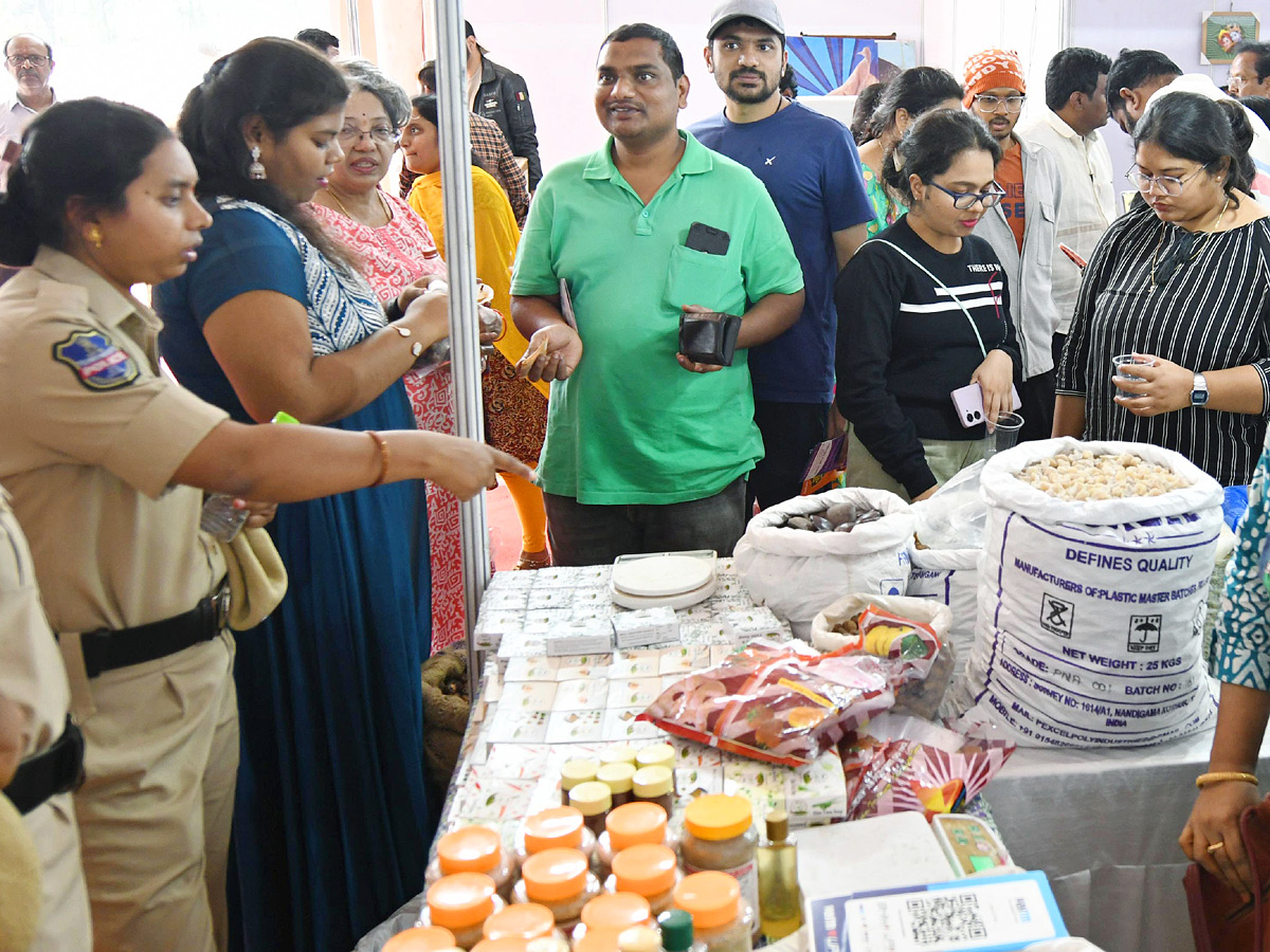 Smita Sabharwal IAS Participated International Kites Festival Parade Grounds In Hyderabad Photos25