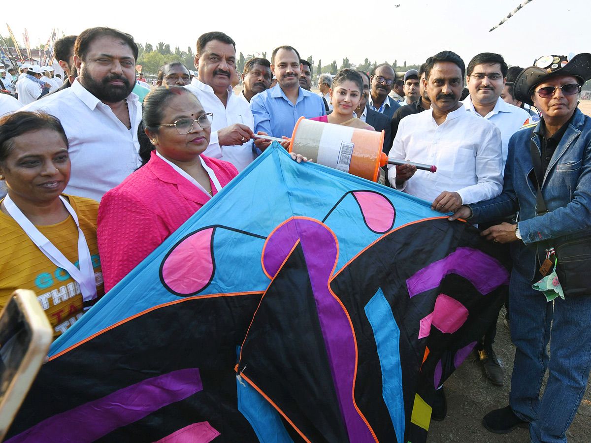 Smita Sabharwal IAS Participated International Kites Festival Parade Grounds In Hyderabad Photos5