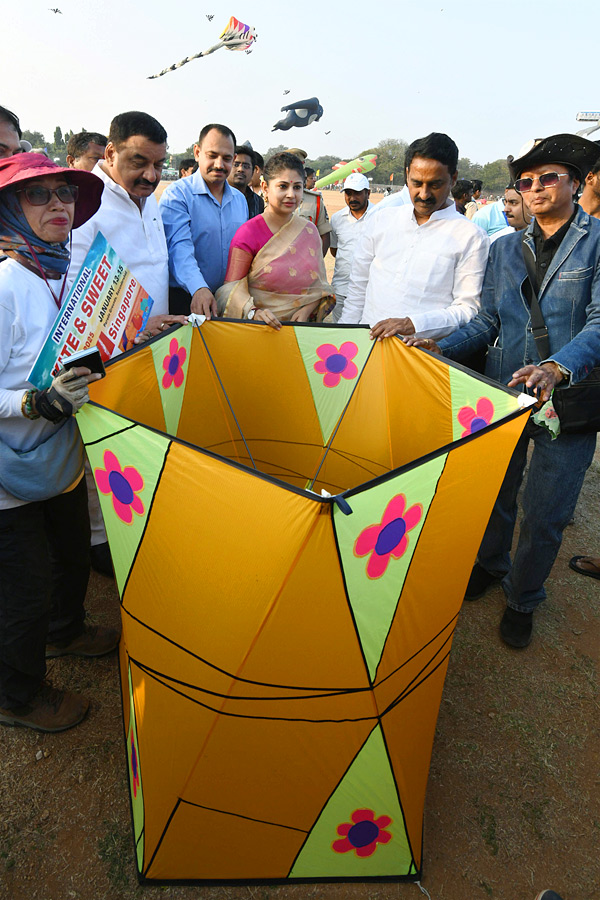 Smita Sabharwal IAS Participated International Kites Festival Parade Grounds In Hyderabad Photos7