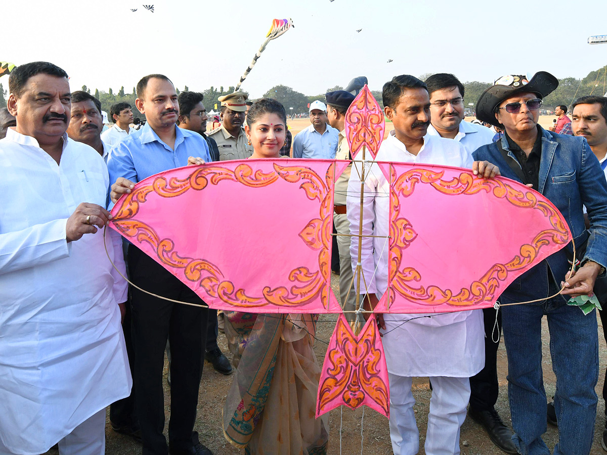 Smita Sabharwal IAS Participated International Kites Festival Parade Grounds In Hyderabad Photos8