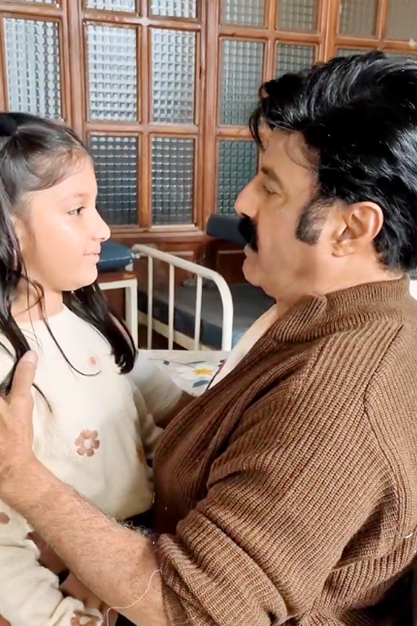 Do you know who is the baby in the movie Daku Maharaj? Photos2