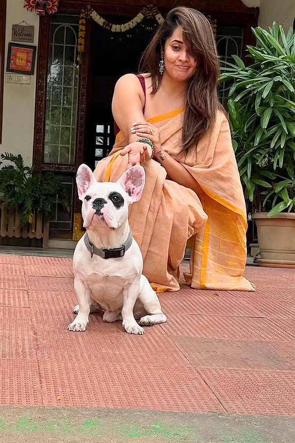 Actress Anasuya Bharadwaj celebrates Sankranti Festival With Family Photos18