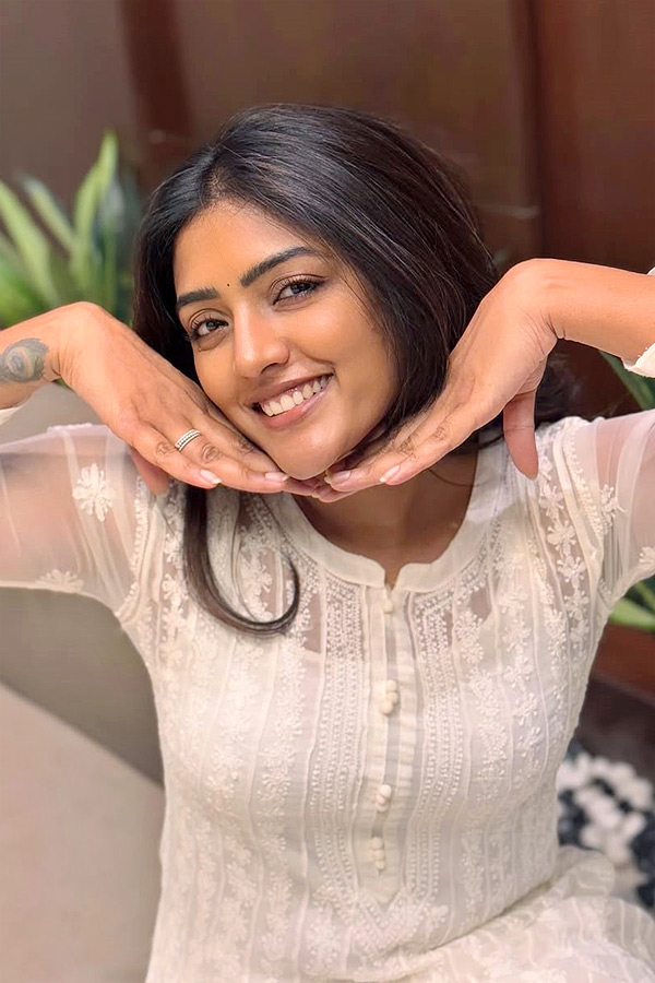 Eesha Rebba Shares Heartfelt Sankranti Wishes On Social Media Photos8