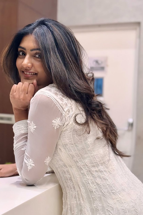 Eesha Rebba Shares Heartfelt Sankranti Wishes On Social Media Photos9