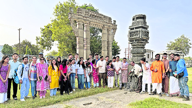 సోలార్‌ ప్లాంట్ల కోసం  దరఖాస్తు చేసుకోవాలి
2