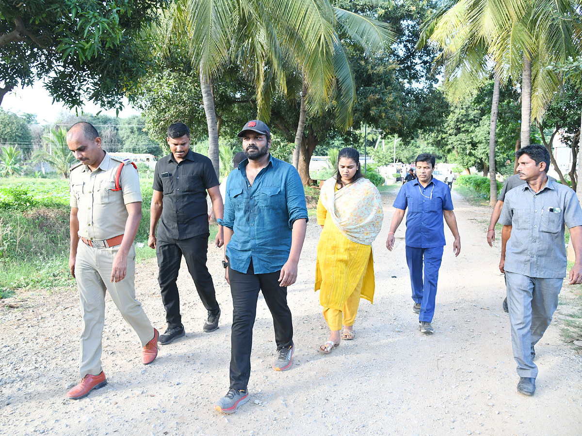 Manchu Manoj denied Entry To Mohan Babu University Photos VIral17