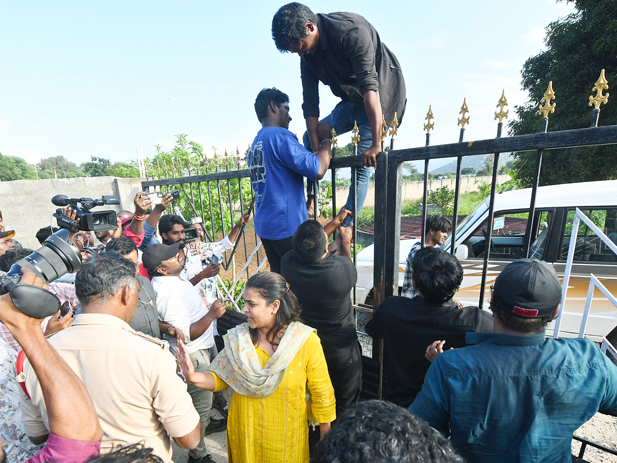 Manchu Manoj denied Entry To Mohan Babu University Photos VIral19