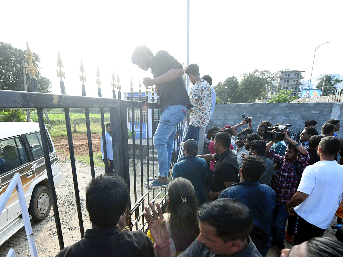 Manchu Manoj denied Entry To Mohan Babu University Photos VIral20