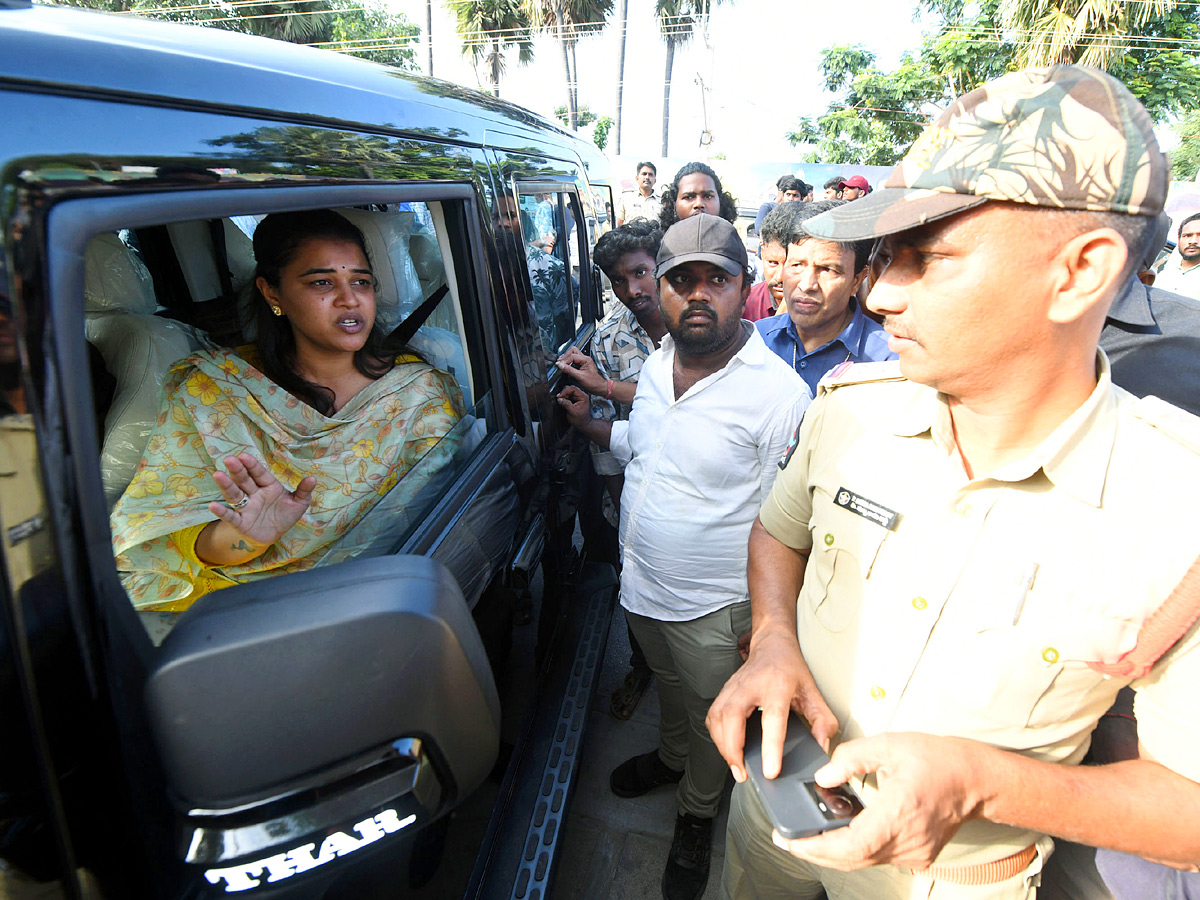 Manchu Manoj denied Entry To Mohan Babu University Photos VIral25