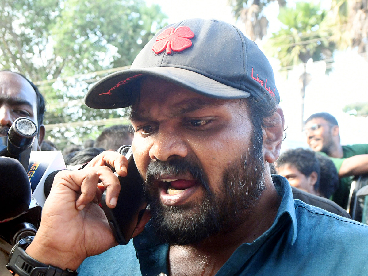 Manchu Manoj denied Entry To Mohan Babu University Photos VIral27