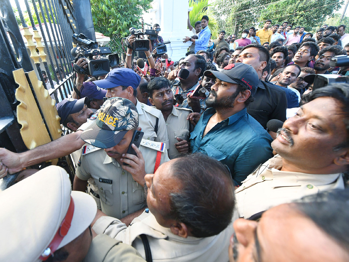 Manchu Manoj denied Entry To Mohan Babu University Photos VIral4