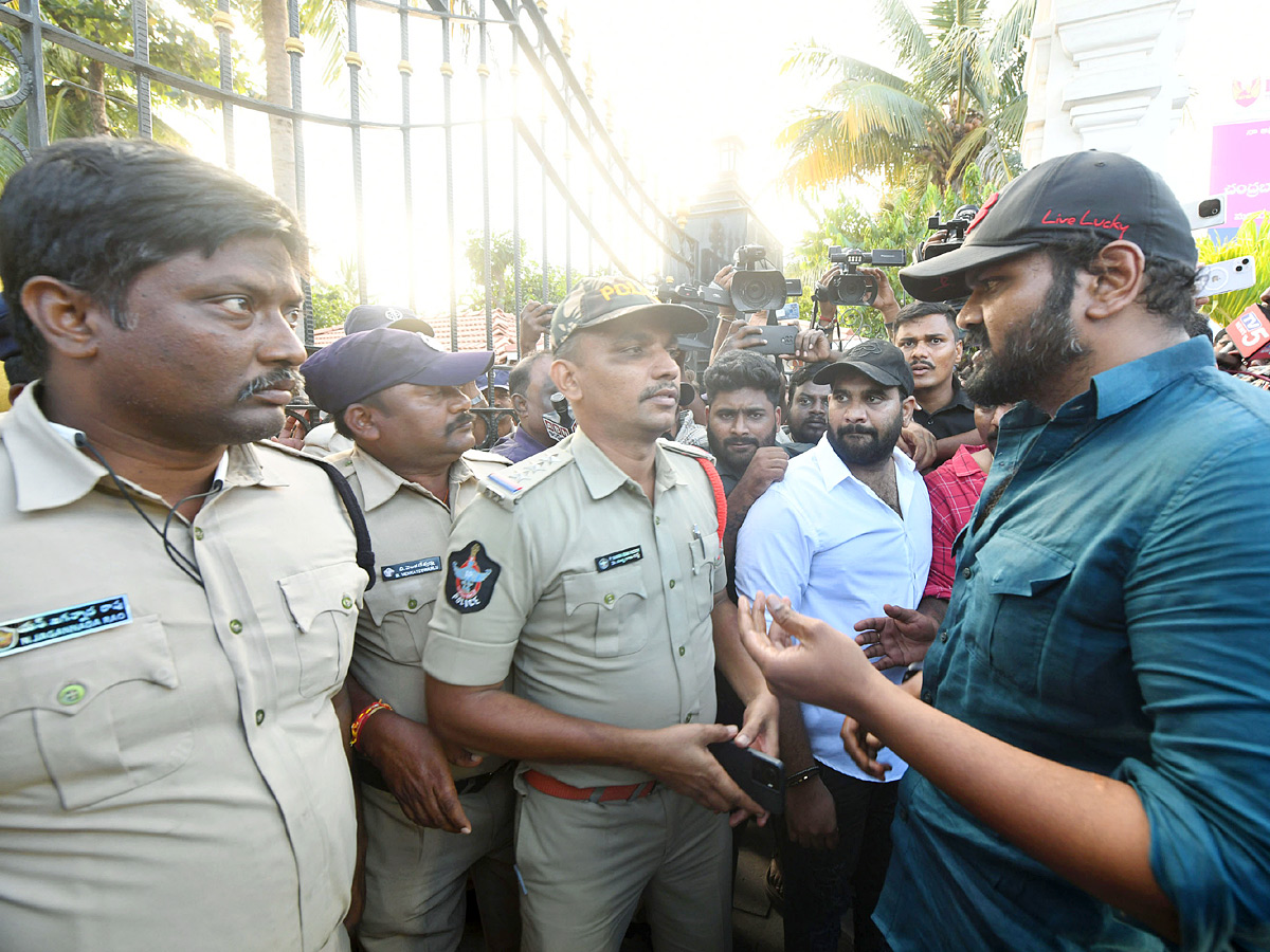 Manchu Manoj denied Entry To Mohan Babu University Photos VIral5