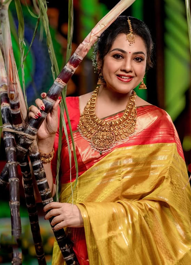 Actress Meena Pongal celebrations goes viral12