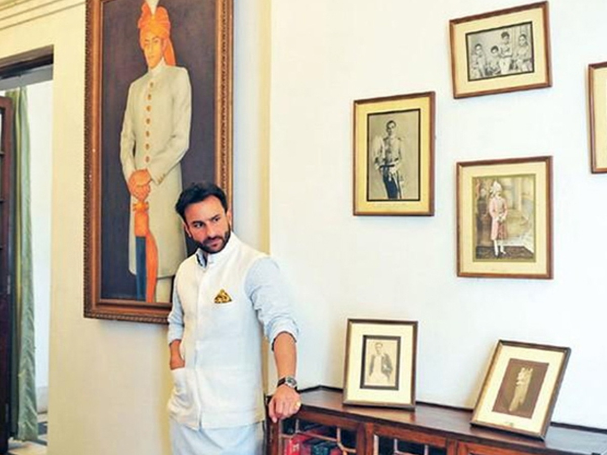 bollywood star Saif Ali Khan Stabbed Inside Tour Of Swanky Bandra Home16