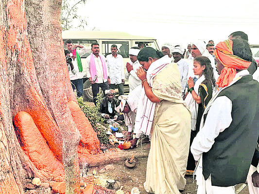 పోటెత్తిన భక్తజనం3