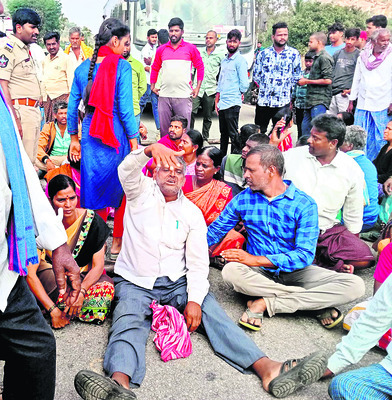 మా బిడ్డ మృతదేహం వెలికితీయరా.!1