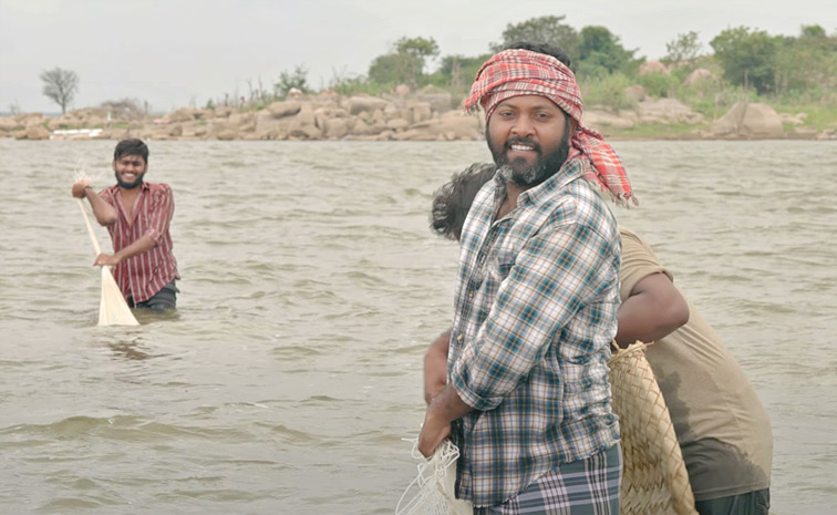 Naga Chaitanya Cooks Fish Curry For Fisherman On The Sets Of Thandel: Photos16