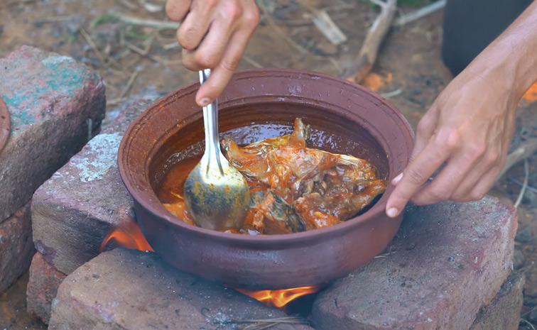 Naga Chaitanya Cooks Fish Curry For Fisherman On The Sets Of Thandel: Photos7