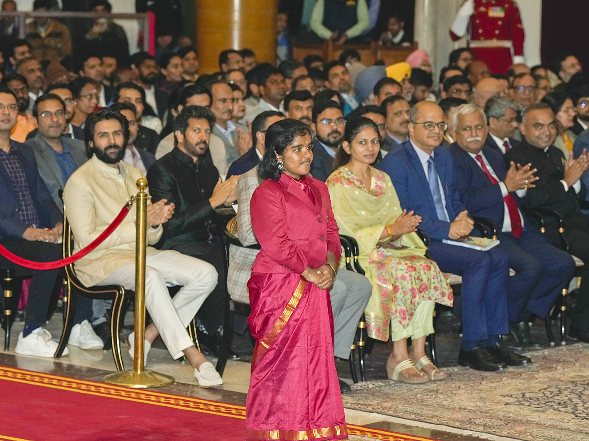 National Sports Awards 2024: Manu, Gukesh among four honoured with Khel Ratna by President Murmu Photos4