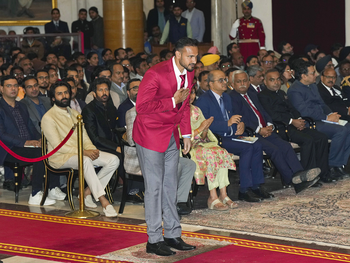 National Sports Awards 2024: Manu, Gukesh among four honoured with Khel Ratna by President Murmu Photos13