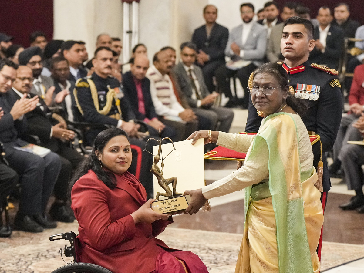 National Sports Awards 2024: Manu, Gukesh among four honoured with Khel Ratna by President Murmu Photos16