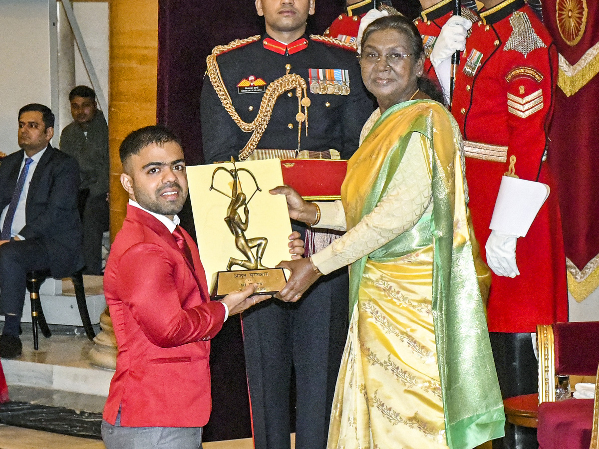 National Sports Awards 2024: Manu, Gukesh among four honoured with Khel Ratna by President Murmu Photos18