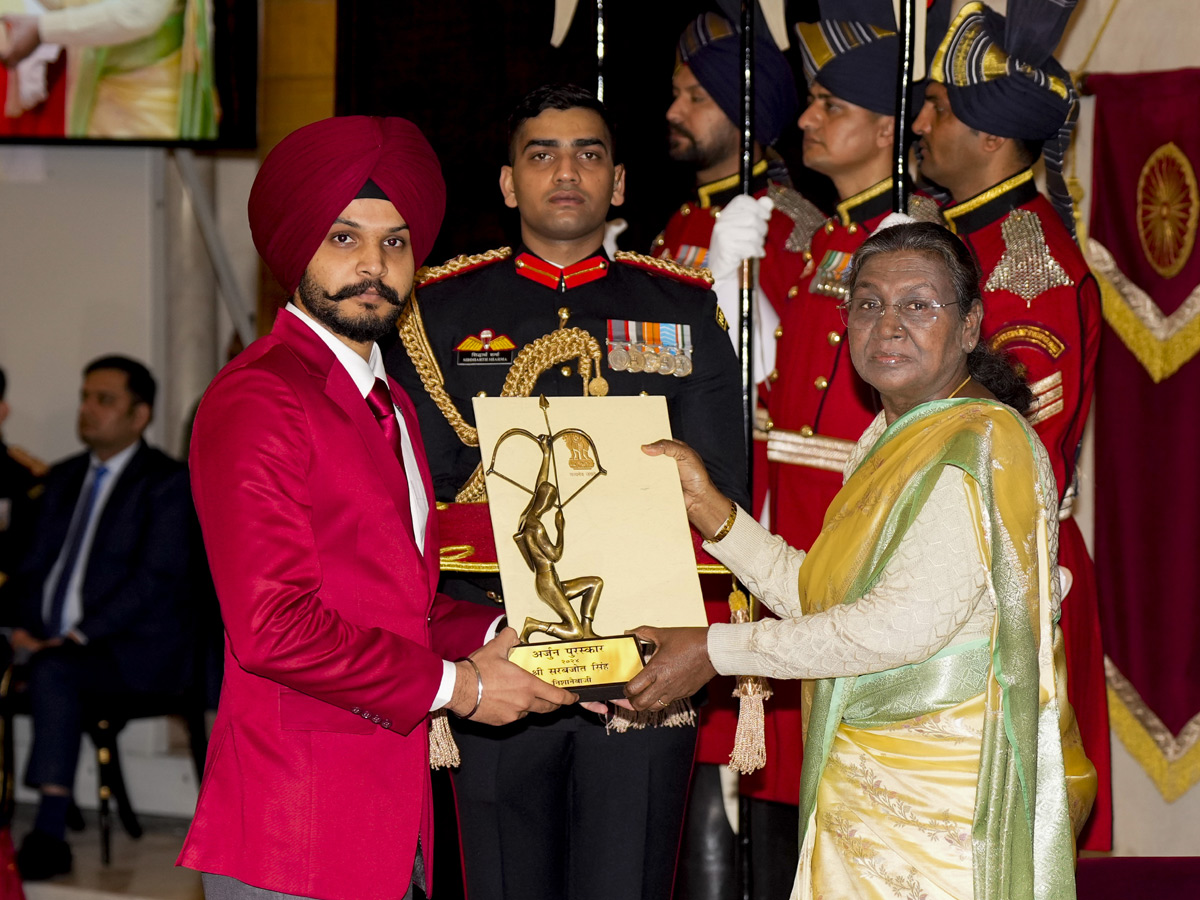 National Sports Awards 2024: Manu, Gukesh among four honoured with Khel Ratna by President Murmu Photos19