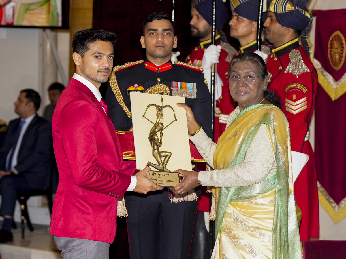 National Sports Awards 2024: Manu, Gukesh among four honoured with Khel Ratna by President Murmu Photos23