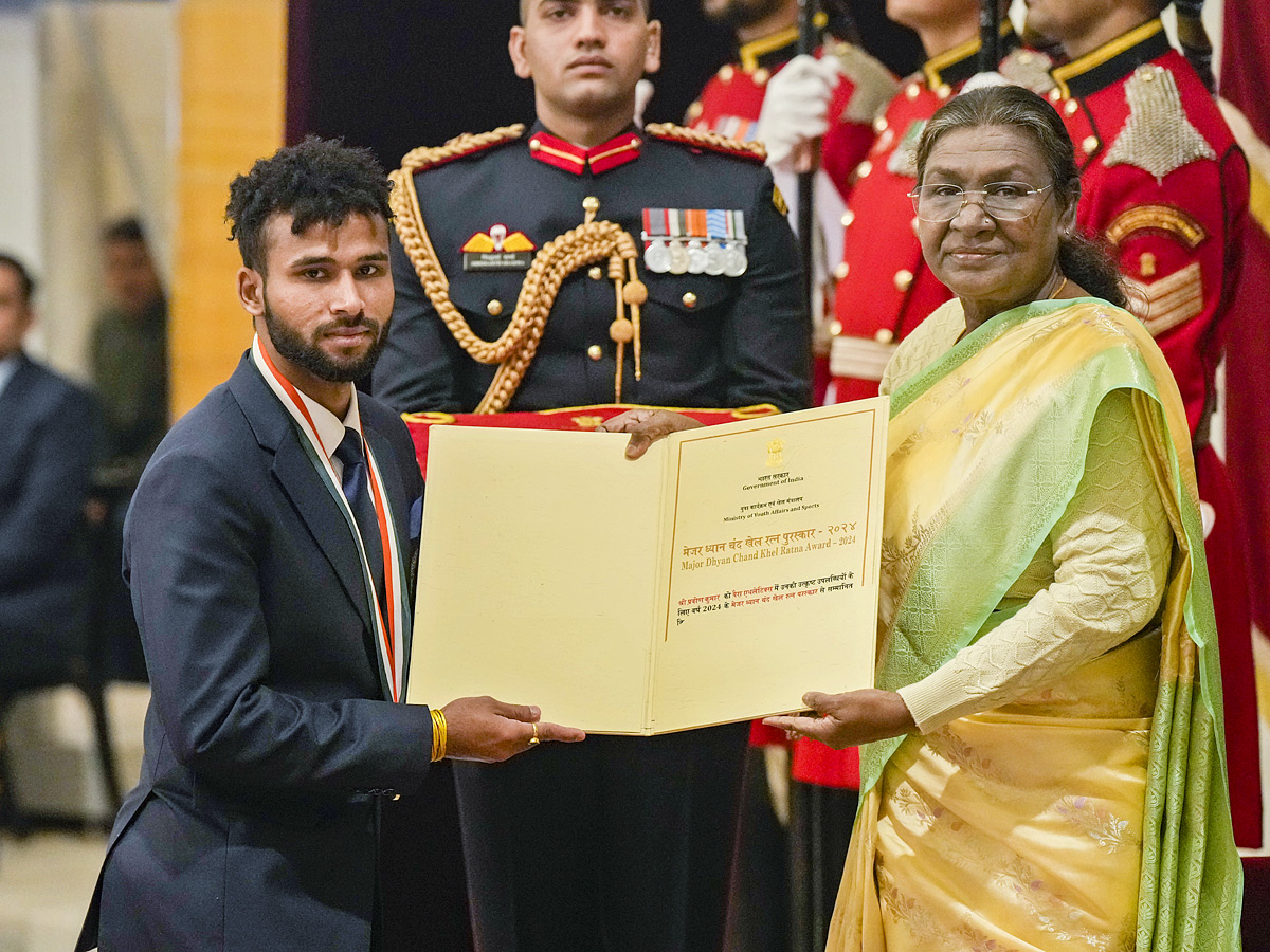 National Sports Awards 2024: Manu, Gukesh among four honoured with Khel Ratna by President Murmu Photos25