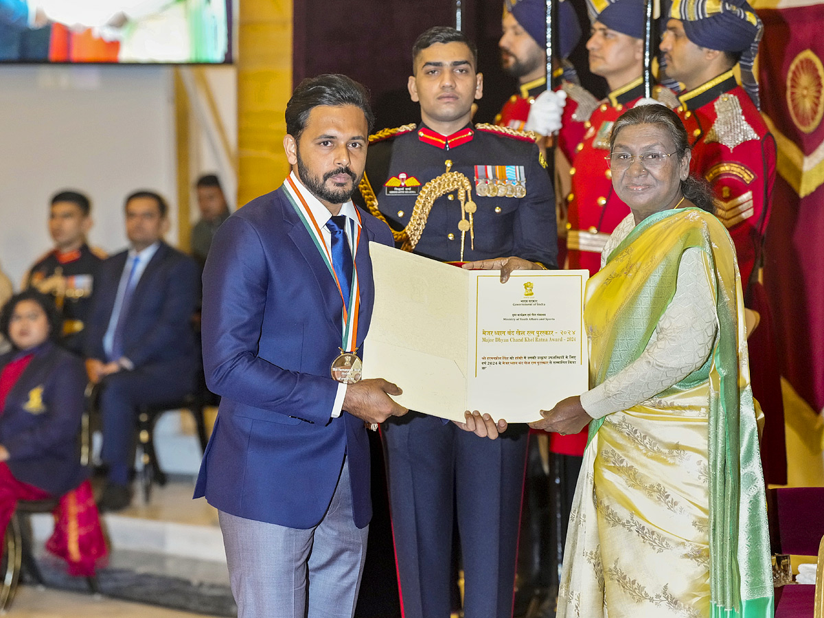 National Sports Awards 2024: Manu, Gukesh among four honoured with Khel Ratna by President Murmu Photos26