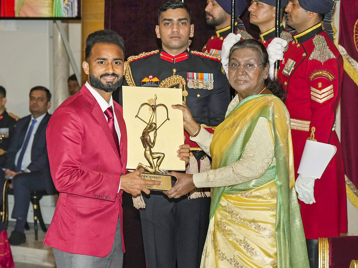 National Sports Awards 2024: Manu, Gukesh among four honoured with Khel Ratna by President Murmu Photos8