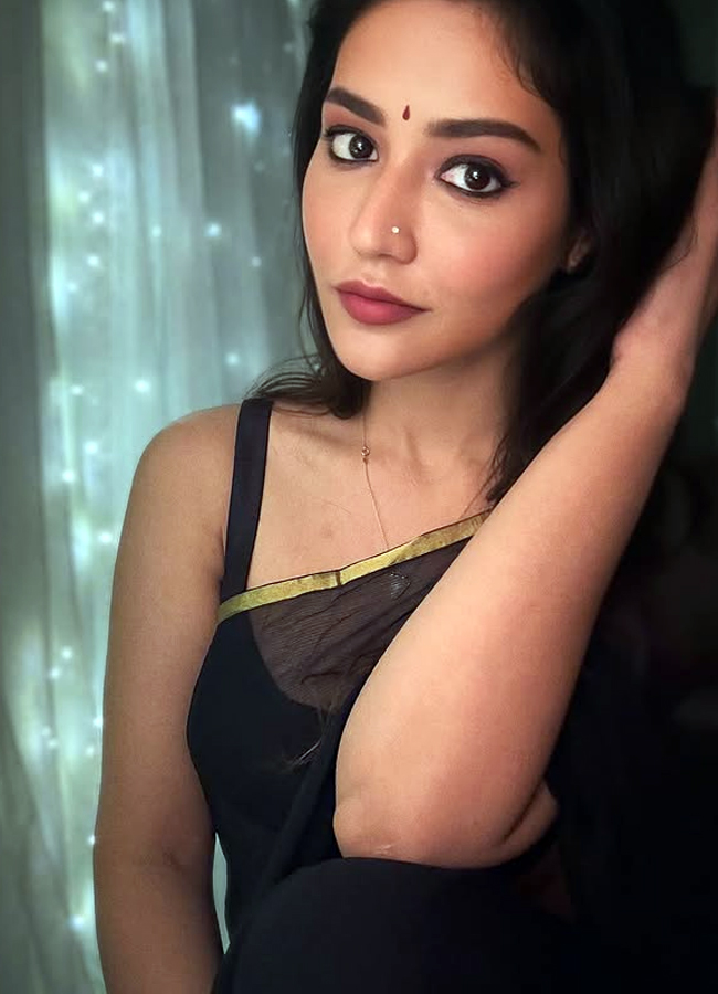 Taxiwala beauty Priyanka Jawalkar Sankranti vibe4