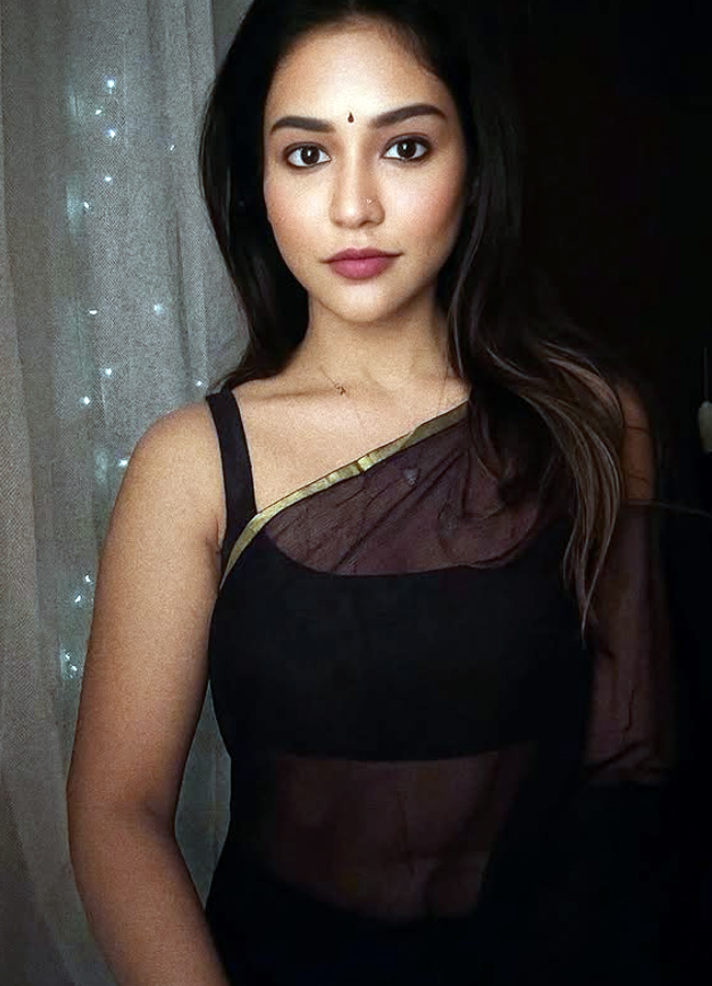 Taxiwala beauty Priyanka Jawalkar Sankranti vibe5