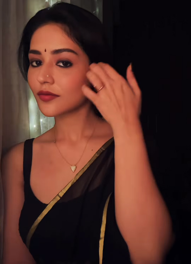 Taxiwala beauty Priyanka Jawalkar Sankranti vibe9