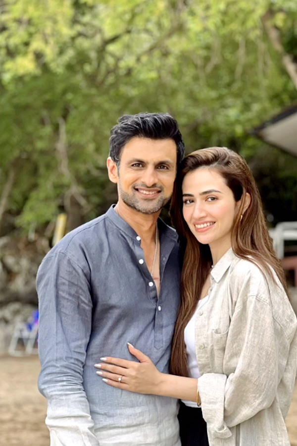 Sana Javed, Shoaib Malik celebrate anniversary with wedding throwback Photos16