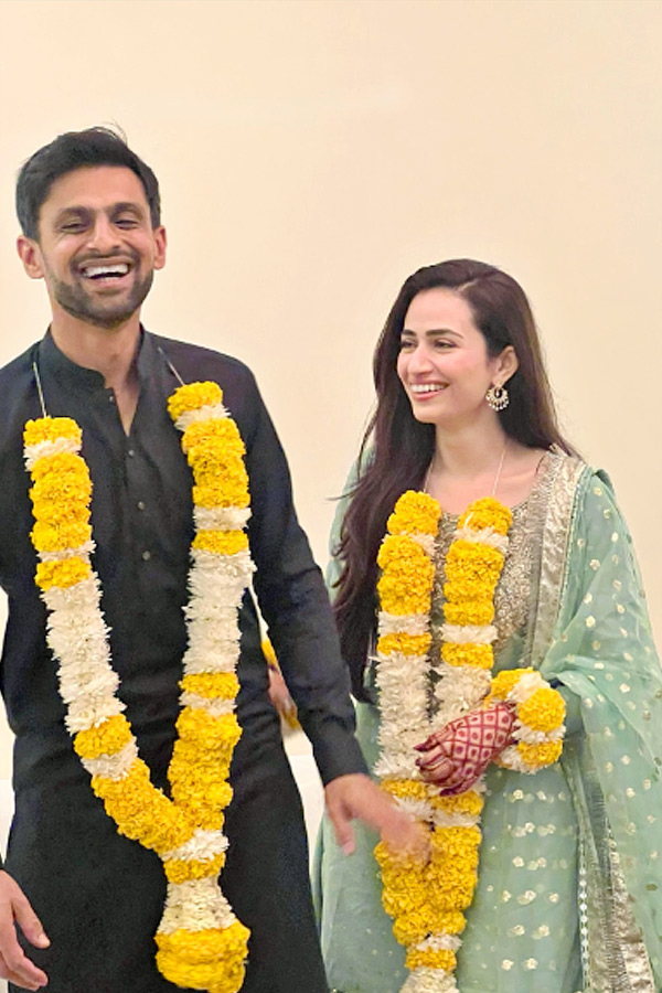 Sana Javed, Shoaib Malik celebrate anniversary with wedding throwback Photos5